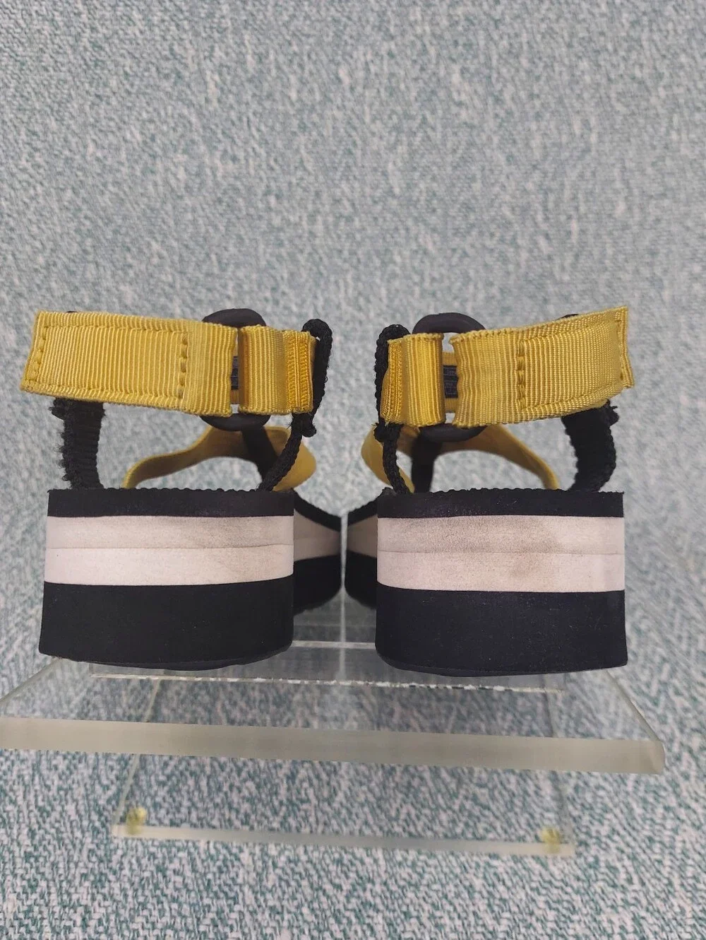 Teva Flat Form Sandals In Yellow and Black, Girls Size 5 (EU 36)